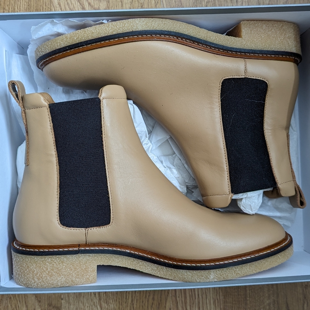 Everlane Chelsea boot size 8 - biscuit/tan
